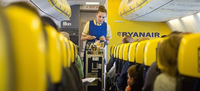 Ημέρες Καριέρας για 100 προσλήψεις στη Ryanair σε Αθήνα, Θεσσαλονίκη και Χανιά