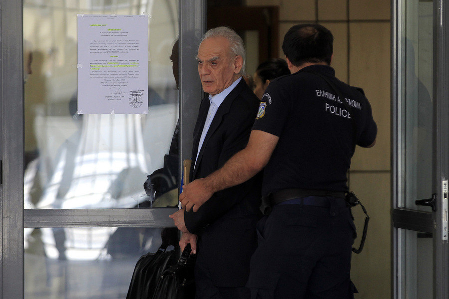 Αποφυλακίζεται ο Άκης Τσοχατζόπουλος – Βρήκε τα 200.000 ευρώ για την εγγύηση