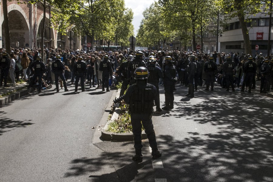 Γαλλία: Επεισόδια στις διαδηλώσεις εναντίον και των δύο υποψηφίων για την προεδρία [Βίντεο]