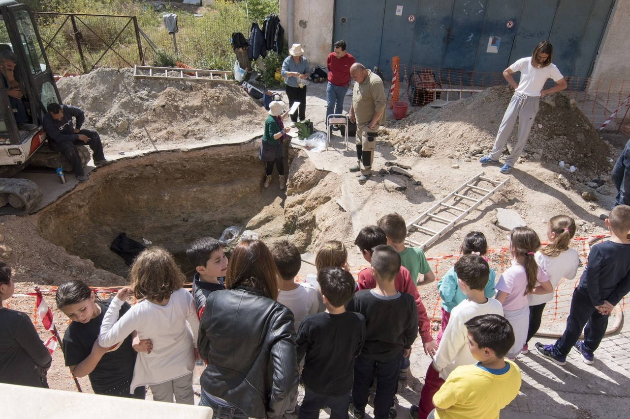 Μυκηναϊκός τάφος με εντυπωσιακά κτερίσματα αποκαλύφθηκε στη Σαλαμίνα