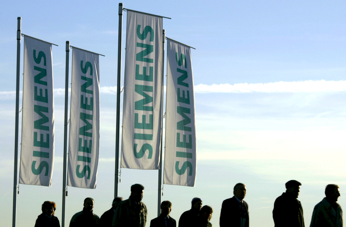 Την κυβέρνηση Σημίτη «δείχνει» ο Βουρλούμης για τo σκάνδαλο Siemens