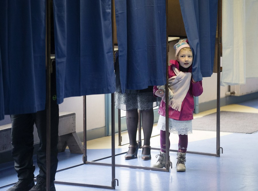Γαλλικές εκλογές: Μικρότερη η προσέλευση στις κάλπες σε σχέση με τον πρώτο γύρο