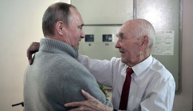 Έκπληξη του Πούτιν στον πρώην προϊστάμενό του στην KGB [ΒΙΝΤΕΟ]