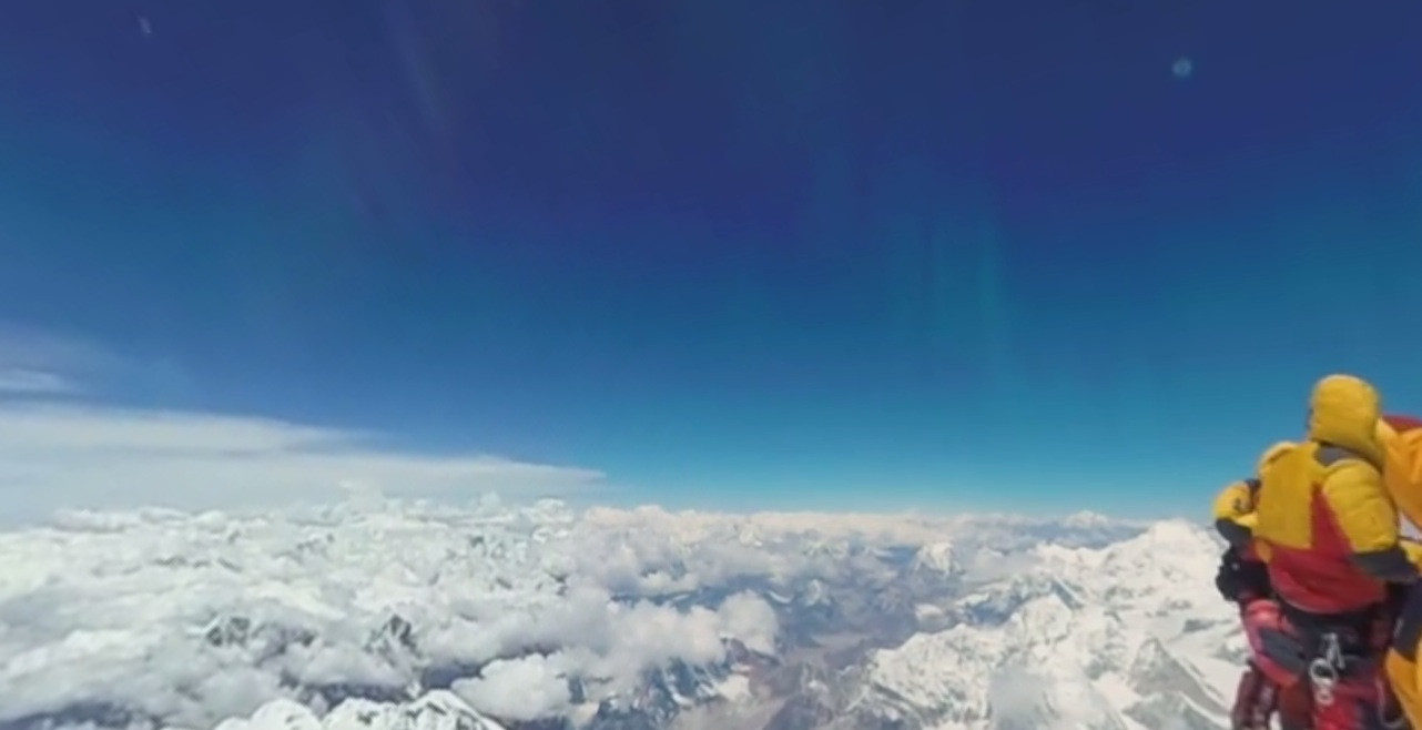 Ανεβείτε στην κορυφή του Έβερεστ με ένα βίντεο 360 μοιρών!
