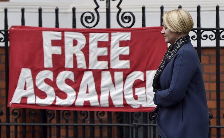 Η Σουηδία αποσύρει τις κατηγορίες εναντίον του Ασάνζ για βιασμό