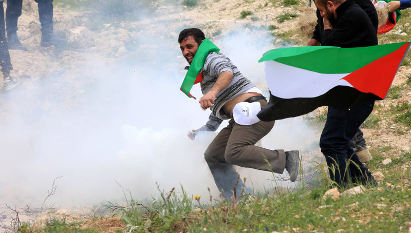 Δεκάδες τραυματίες σε συγκρούσεις Παλαιστίνιων με τις ισραηλινές δυνάμεις στη Δυτική Όχθη