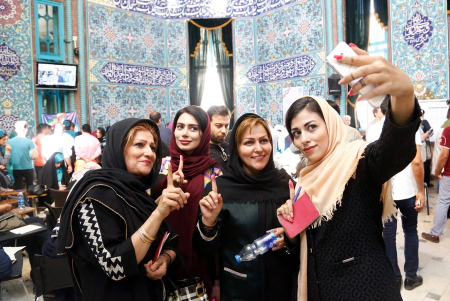 Ιράν: Άνετη επανεκλογή Ροχανί από τον πρώτο γύρο με 57%
