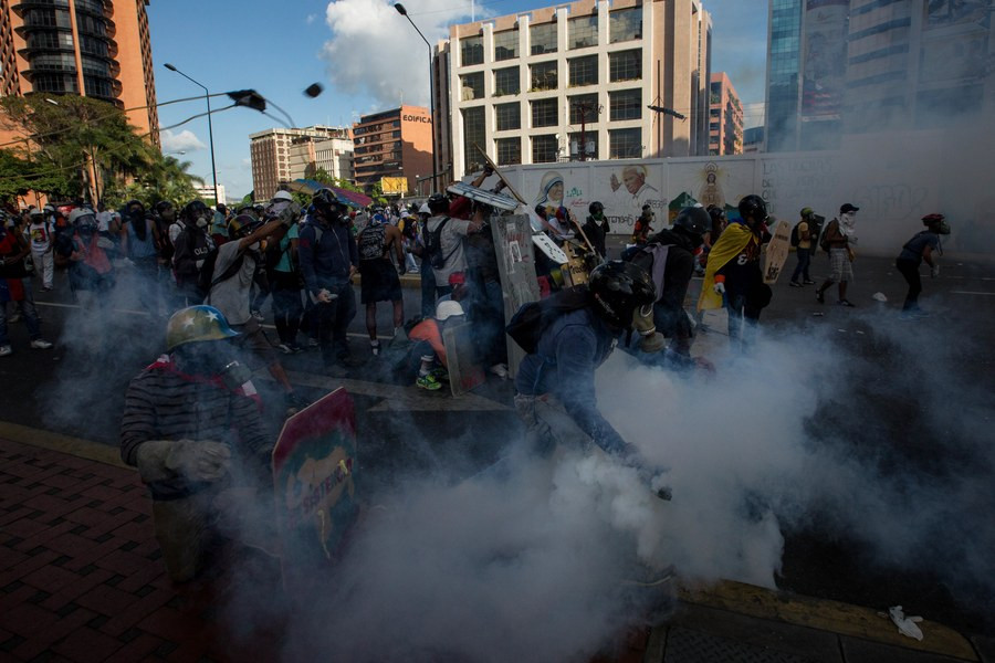 Τουλάχιστον 200.000 διαδηλωτές στην 50η μέρα κινητοποιήσεων ενάντια στον Μαδούρο