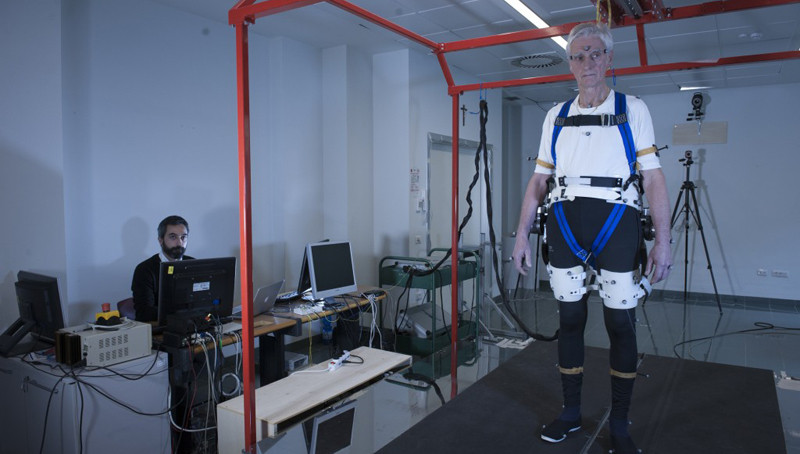 Ρομποτικός εξωσκελετός βοηθά ηλικιωμένους και ανθρώπους με κινητικά προβλήματα [ΒΙΝΤΕΟ]