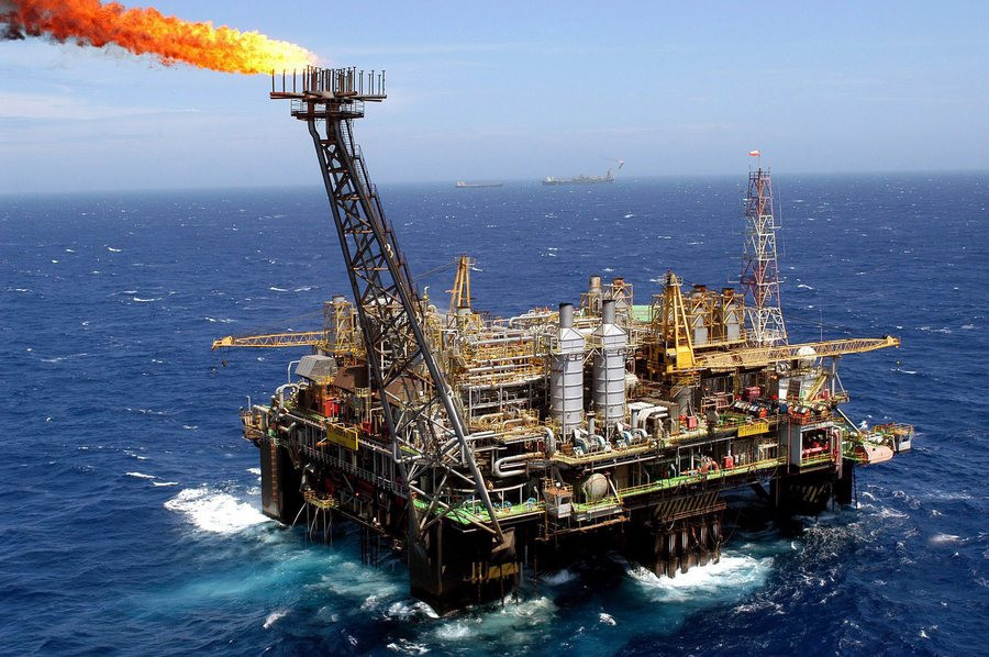 Πετρελαϊκοί κολοσσοί «φλερτάρουν» με τα κοιτάσματα της Ελλάδας