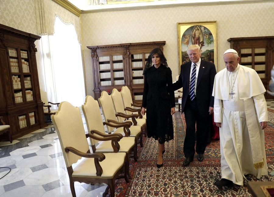 Η (πολύ) αμήχανη συνάντηση Τραμπ – Πάπα Φραγκίσκου [ΒΙΝΤΕΟ]
