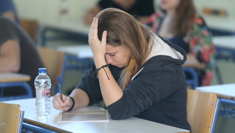 Πως το άγχος και η πίεση των γονιών για τις εξετάσεις μεταφέρεται στα παιδιά