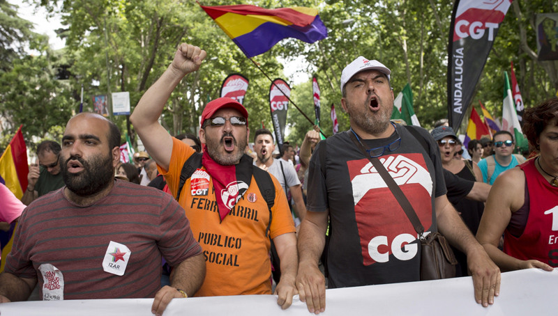 Χιλιάδες διαδηλωτές για «Ψωμί, δουλειά, στέγη, ισότητα» στην Ισπανία
