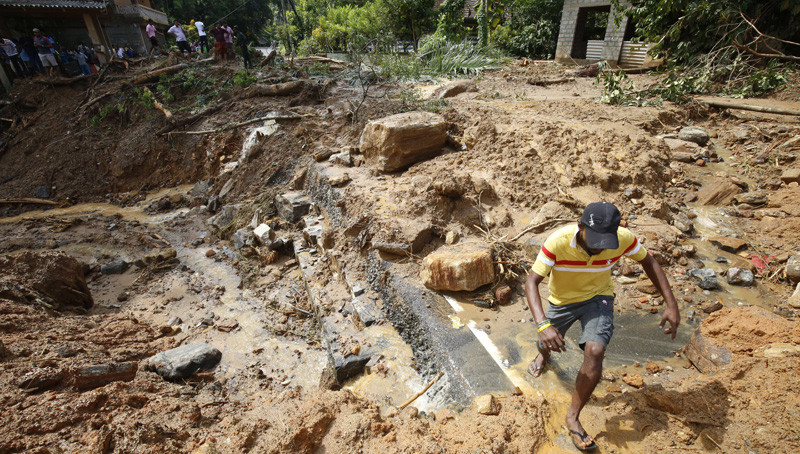 Σρι Λάνκα: Πάνω από 170 νεκροί από τις πλημμύρες – Αντιμέτωποι με την απειλή ασθενειών οι επιζώντες