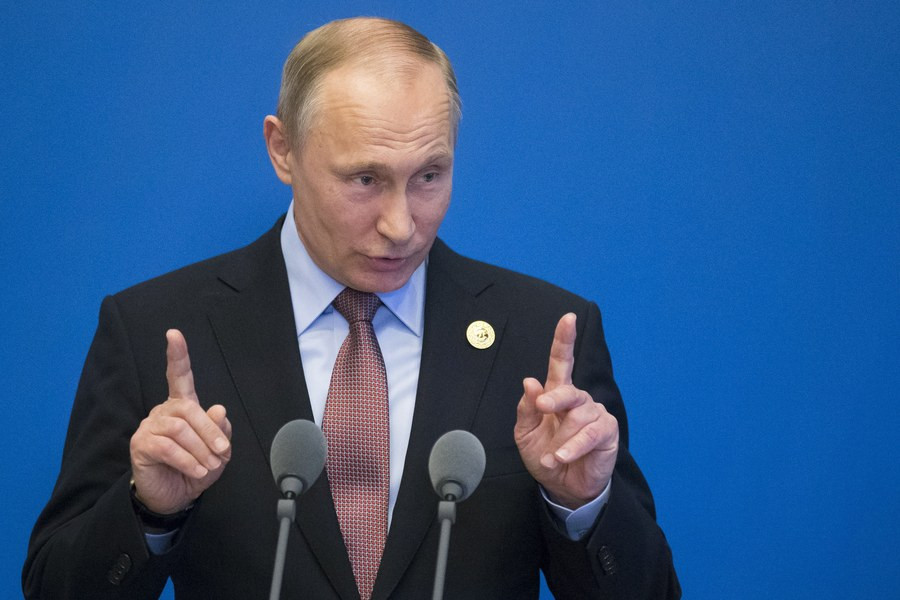 Μακέιν: Πιο επικίνδυνος ο Πούτιν από το ISIS