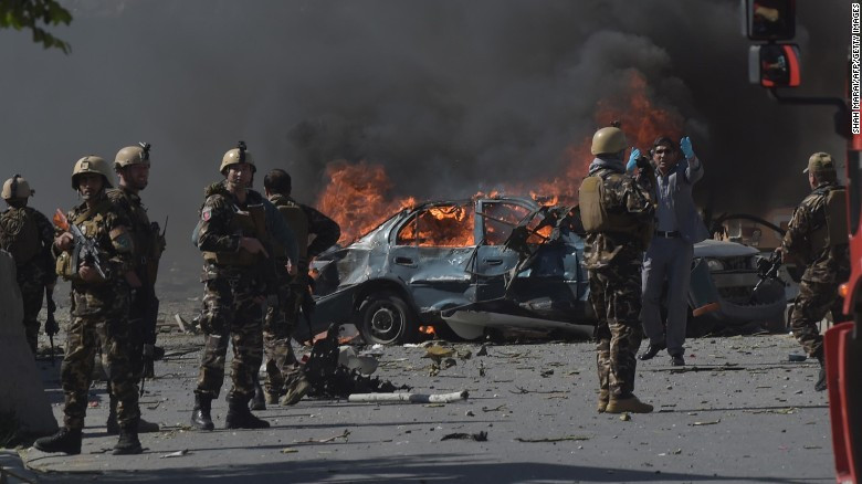 Καμπούλ: Στους 90 οι νεκροί της επίθεσης – Φόβοι ότι ο αριθμός των θυμάτων θα αυξηθεί ΒΙΝΤΕΟ]