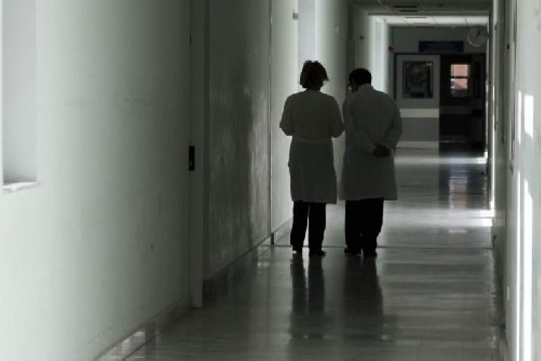 Οι νοσοκομειακοί γιατροί απορρίπτουν το νομοσχέδιο που ρυθμίζει τις ώρες εργασίας τους