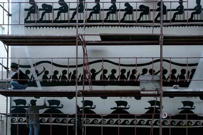 «Ο Αμφορέας του Σήμερα» σε έναν τοίχο αθηναϊκού σχολειού