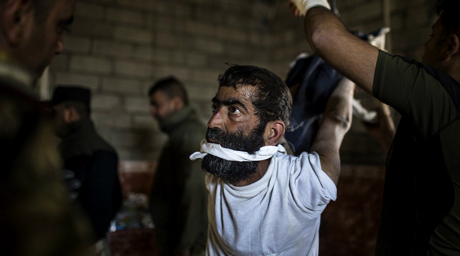 Άγρια βασανιστήρια από Ιρακινούς κομάντος [Φωτογραφίες]
