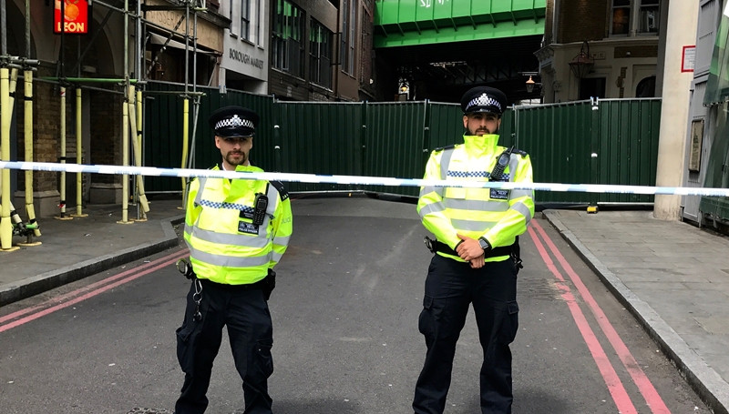 Δύο ελεγχόμενες εκρήξεις κοντά στην πρεσβεία των ΗΠΑ στο Λονδίνο