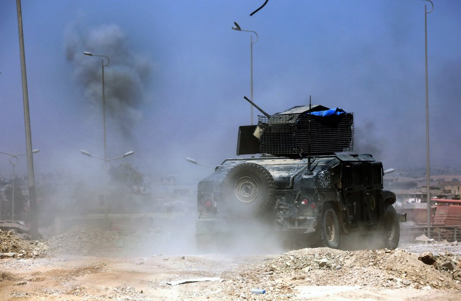 Μαίνονται οι μάχες με τον ISIS νότια της Μοσούλης