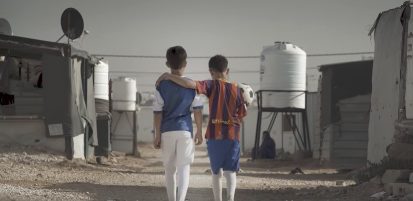 Μέσι και Νειμάρ για τα παιδιά πρόσφυγες σε Ελλάδα, Ιταλία, Λίβανο [ΒΙΝΤΕΟ]