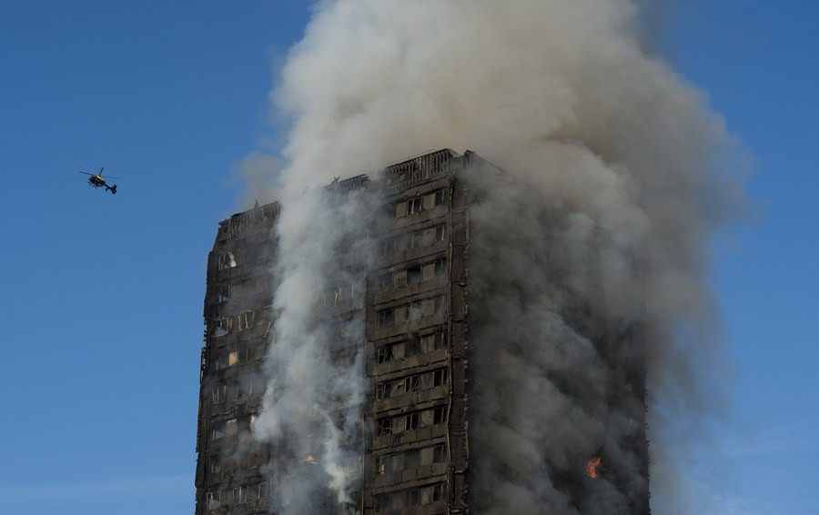 Τουλάχιστον 65 άνθρωποι αγνοούνται μετά την πυρκαγιά στον πύργο του Λονδίνου