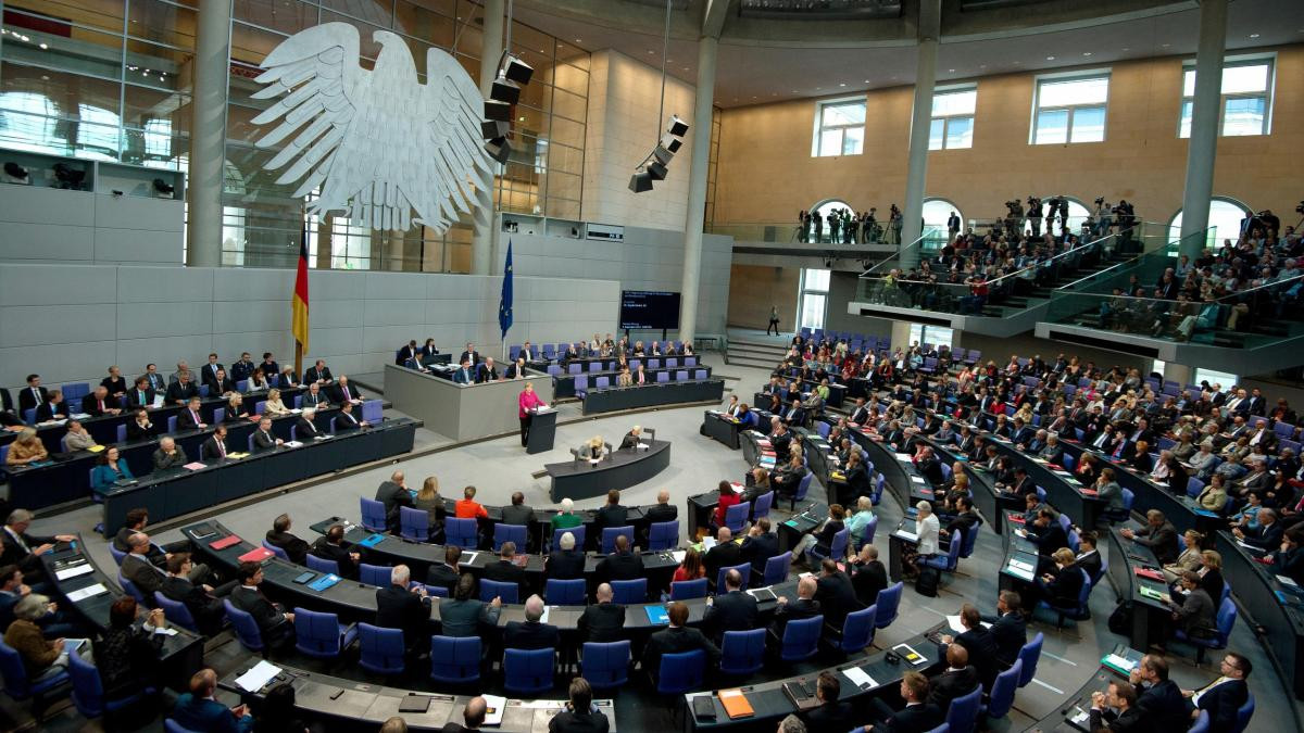 Η γερμανική Βουλή ανέβαλε την ψηφοφορία για την Ελλάδα
