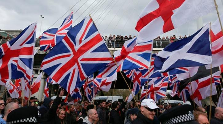Συγκρούσεις μεταξύ ακροδεξιών κι αντιφασιστικών ομάδων στο Λονδίνο
