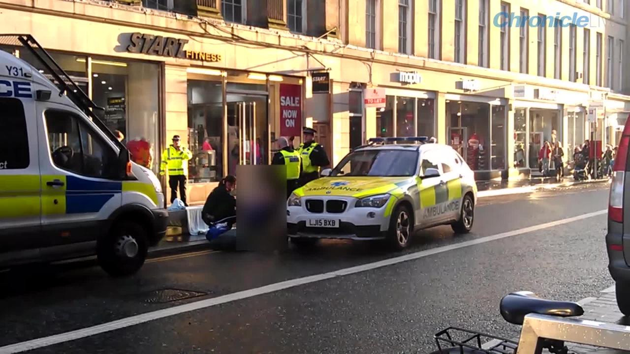 Βρετανία: Αυτοκίνητο έπεσε πάνω σε πεζούς σε μουσουλμανική γιορτή [ΒΙΝΤΕΟ]
