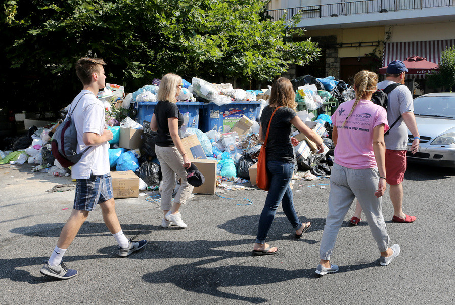 Γερμανικός Τύπος: «Η Ελλάδα βυθίζεται στα σκουπίδια»