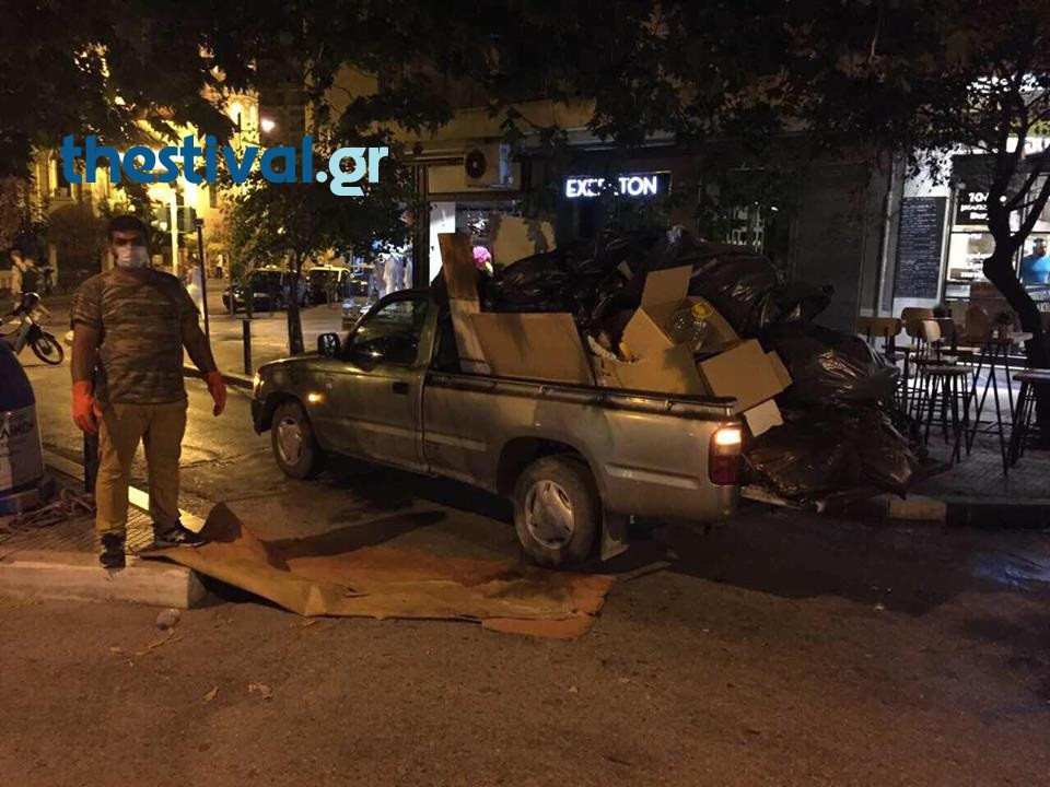 Θεσσαλονίκη: Καταστηματάρχες πληρώνουν Ρομά για να μαζέψουν τα σκουπίδια [ΦΩΤΟ]