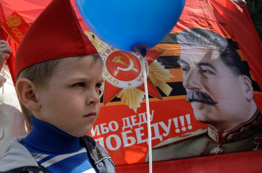 Ο Στάλιν διχάζει τους Ρώσους