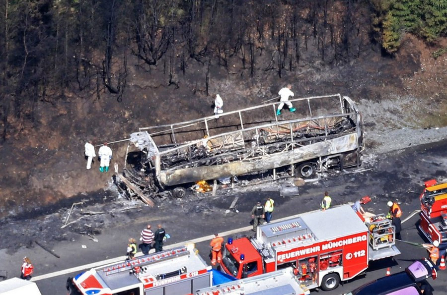 Γερμανία: Νεκροί και οι 18 εγκλωβισμένοι στο δυστύχημα με το τουριστικό λεωφορείο