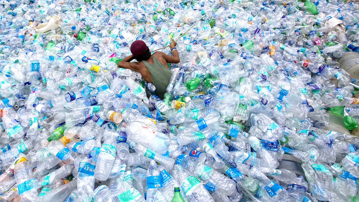 Πλαστικά μπουκάλια: μπίζνες δισεκατομμυρίων, καταστροφή…ανεκτίμητη