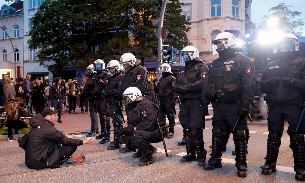 Γερμανία- G20: Επί ποδός πολέμου οι διαδηλωτές, συγκρούσεις με την αστυνομία [ΦΩΤΟ]