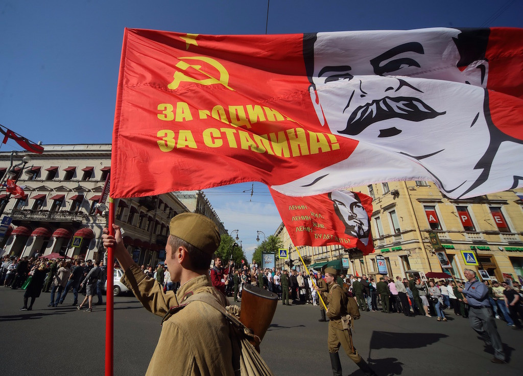 Το Κρεμλίνο αποκαθηλώνει τον Στάλιν