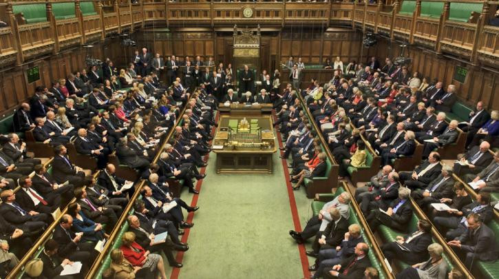 Το ελληνικό παράδειγμα για το ανώτατο όριο στους μισθούς του δημοσίου στο βρετανικό κοινοβούλιο