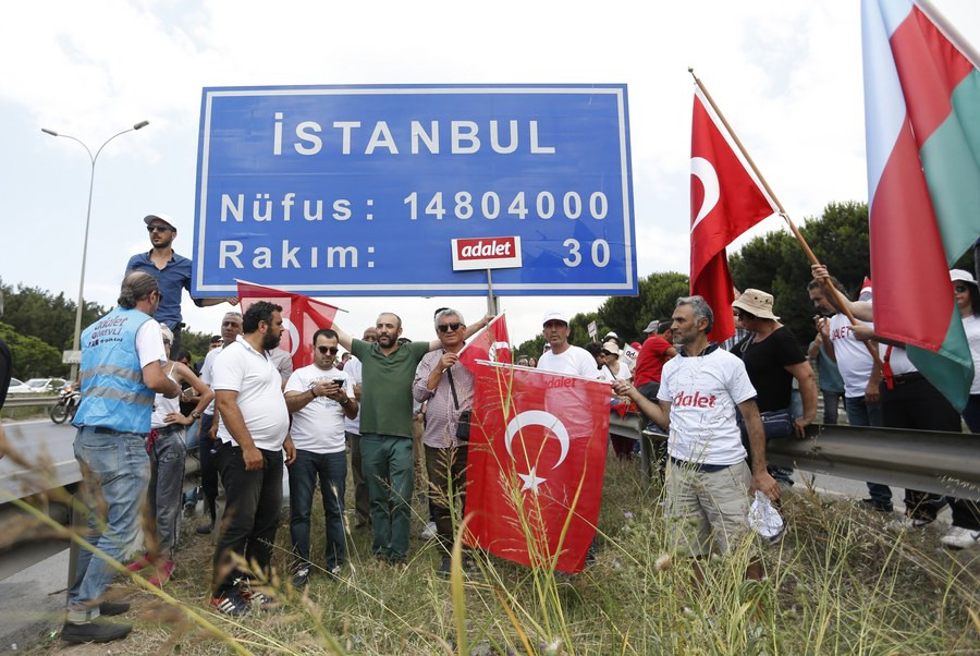 ‘Εφτασε στην Κωνσταντινούπολη η Πορεία για τη Δικαιοσύνη
