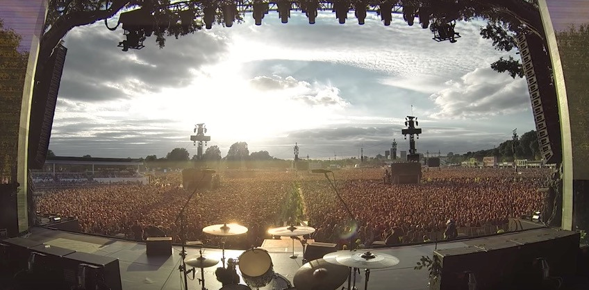 BINTEO: 65.000 άνθρωποι τραγουδούν όλοι μαζί το «Bohemian Rhapsody»