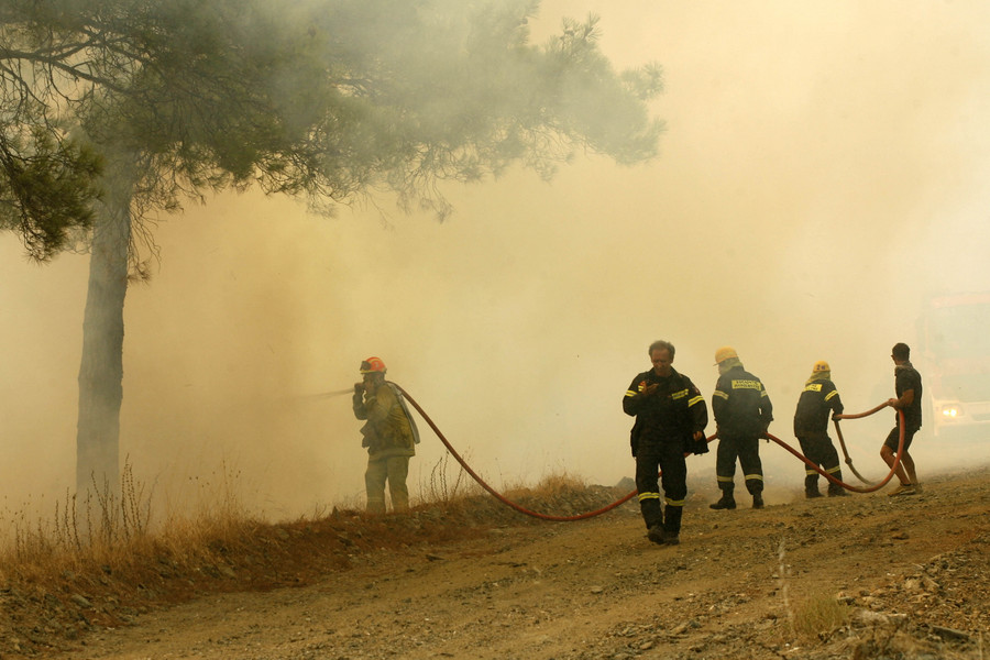 Μάχη με τις φλόγες σε Κρήτη και Ζάκυνθο