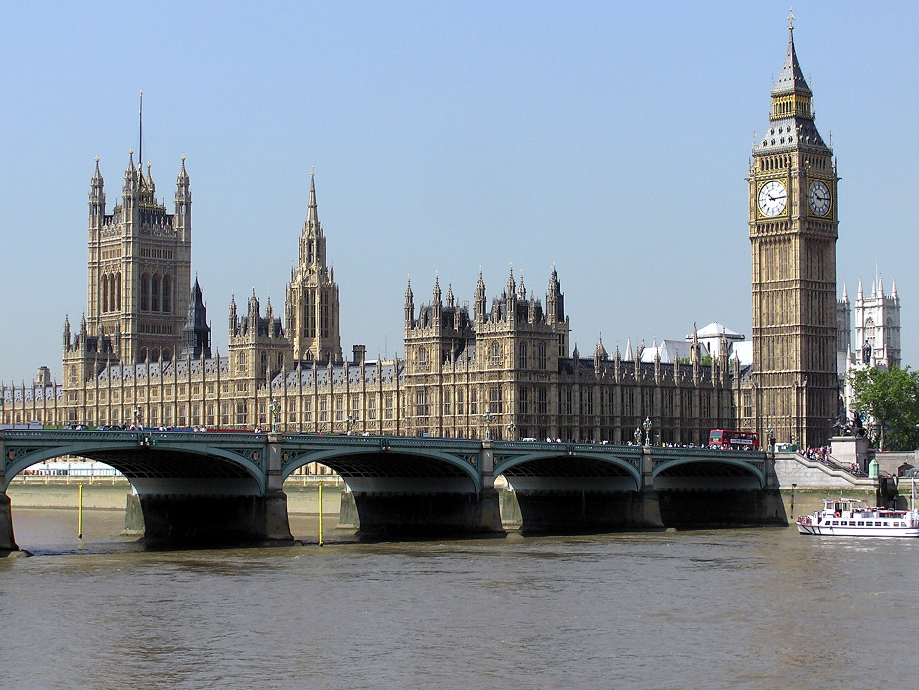 Εκκενώθηκε προσωρινά το βρετανικό κοινοβούλιο