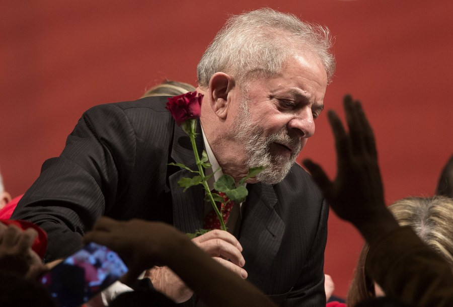 Σε εννέα χρόνια φυλακή καταδικάστηκε ο πρώην πρόεδρος της Βραζιλίας Λουλά ντα Σίλβα