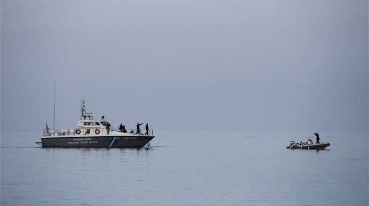 Βλάβη σε σκάφος με πρόσφυγες, σπεύσαν σκάφη του Λιμενικού και της frontex