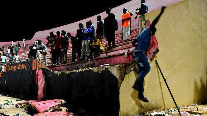 Οκτώ νεκροί και δεκάδες τραυματίες που ποδοπατήθηκαν σε ποδοσφαιρικό αγώνα στη Σενεγάλη