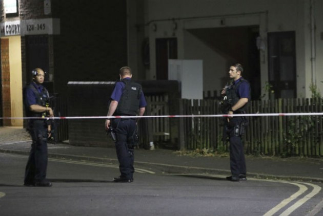 Για 15 κακουργήματα κατηγορείται έφηβος για επιθέσεις με οξύ στο Λονδίνο