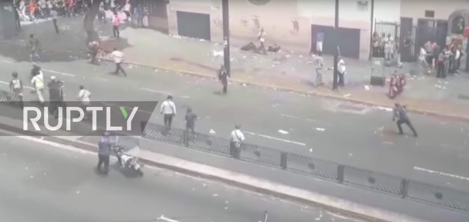 Βενεζουέλα: Μία νεκρή γυναίκα από πυρά αγνώστων στο πλήθος [Βίντεο]