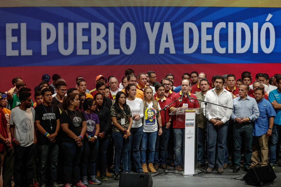 Βενεζουέλα: Η αντιπολίτευση φτιάχνει «παράλληλη κυβέρνηση»