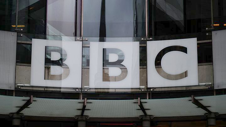 Ίλιγγος από τους μισθούς στο BBC, αντιδράσεις για το χάσμα μεταξύ ανδρών και γυναικών