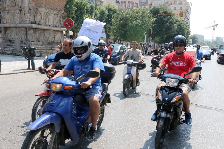 Θεσσαλονίκη: Μοτοπορεία διεκδίκησης από τους διανομείς φαγητού